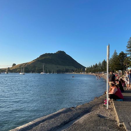 Holiday House Mount Maunganui Exteriör bild